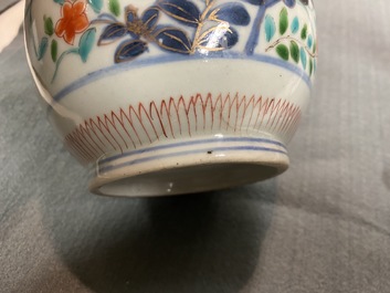 Drie Japanse flesvormige Imari vazen met reli&euml;fdecor, Edo, 17/18e eeuw